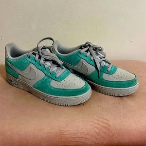 Youth 7 - Teal and Grey Low Air Force 1s!